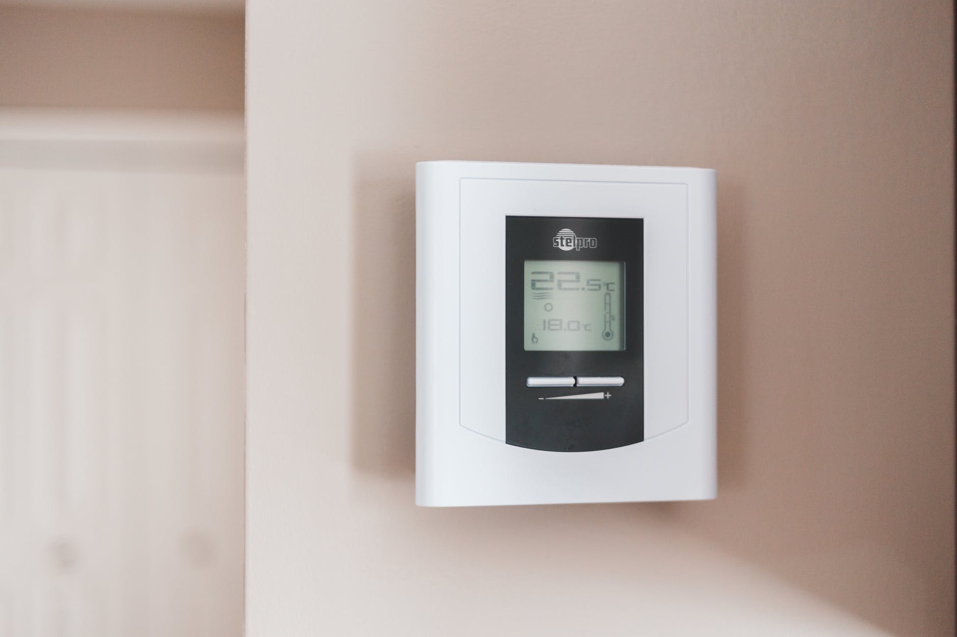 How Does a Programmable Thermostat Work?